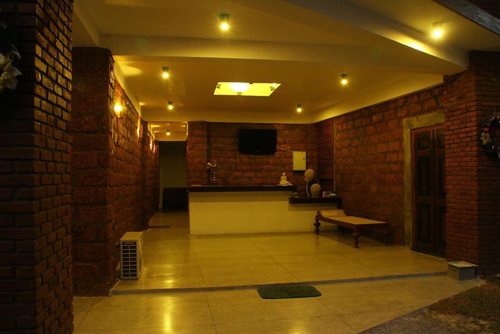 Lanka Bangla Inn Villas Restaurant & Travels Katunayaka Exterior foto
