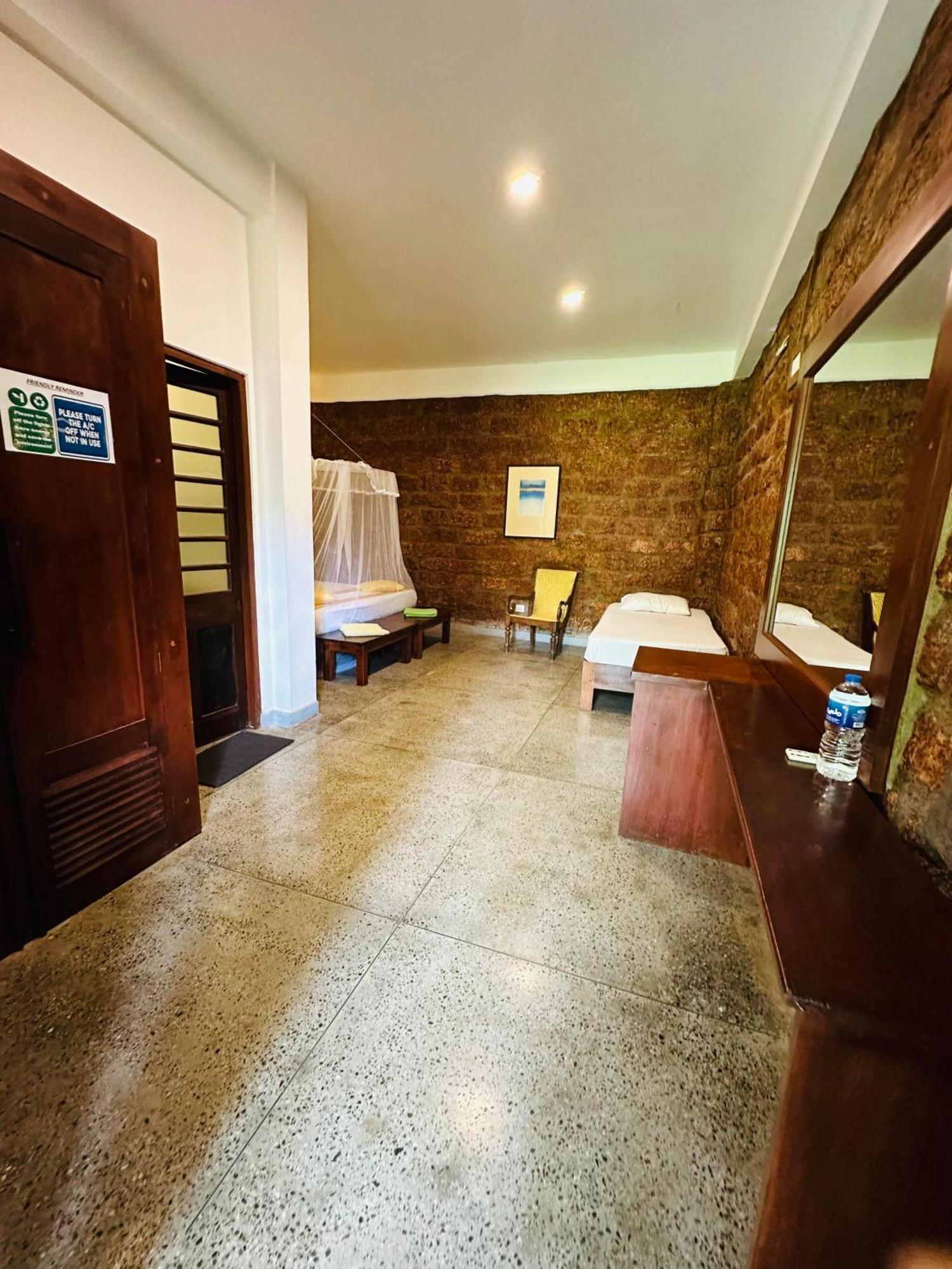 Lanka Bangla Inn Villas Restaurant & Travels Katunayaka Exterior foto