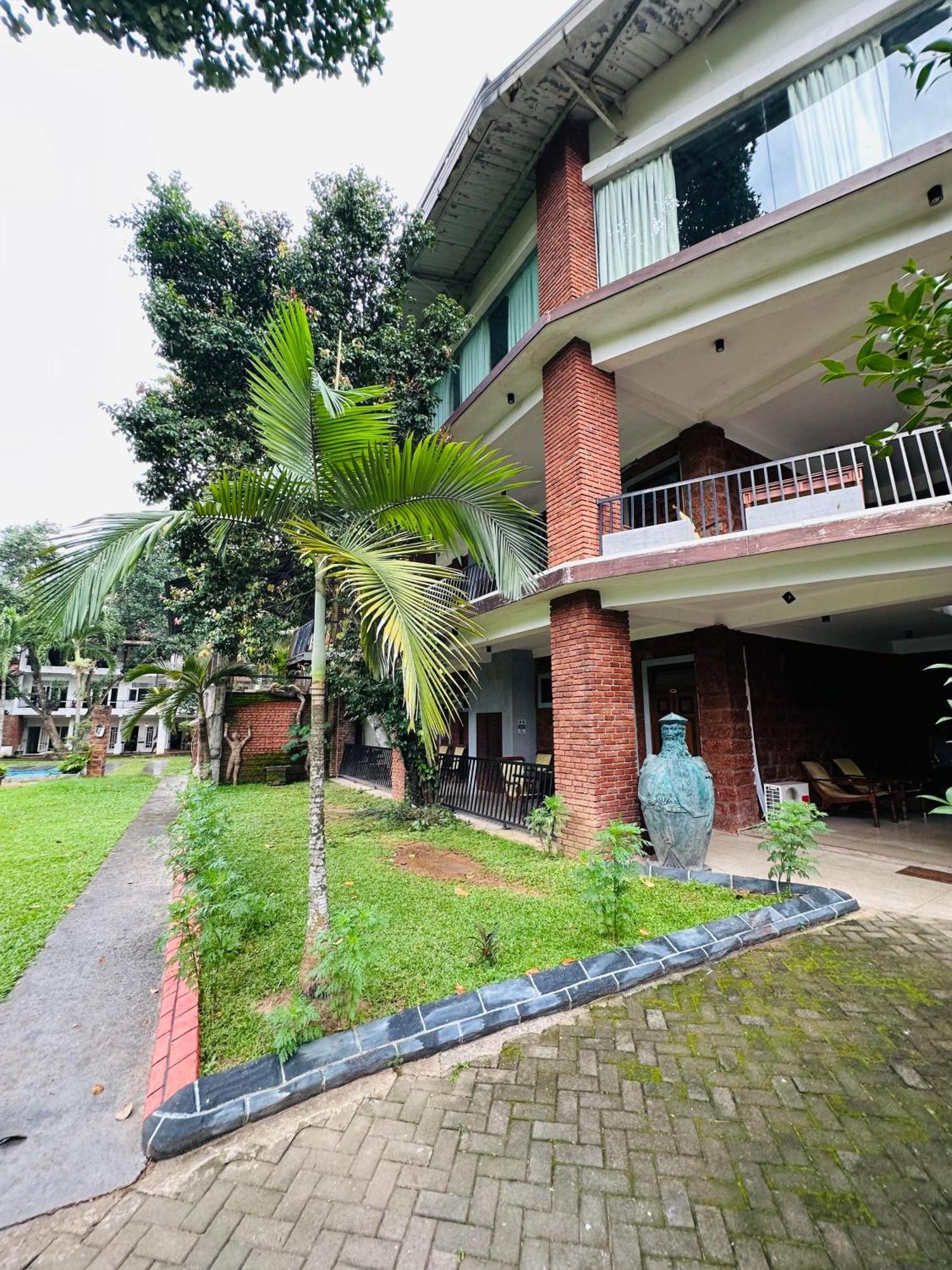 Lanka Bangla Inn Villas Restaurant & Travels Katunayaka Exterior foto