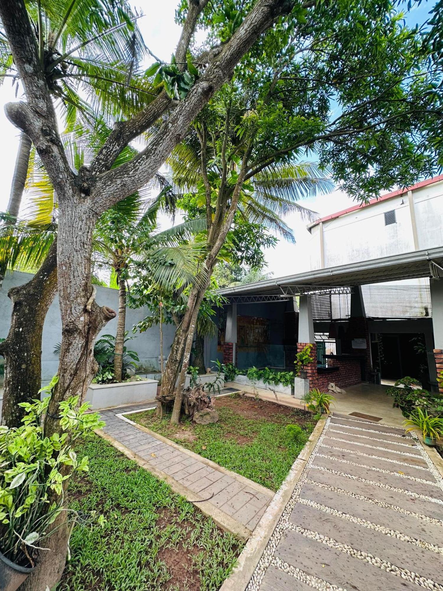 Lanka Bangla Inn Villas Restaurant & Travels Katunayaka Exterior foto