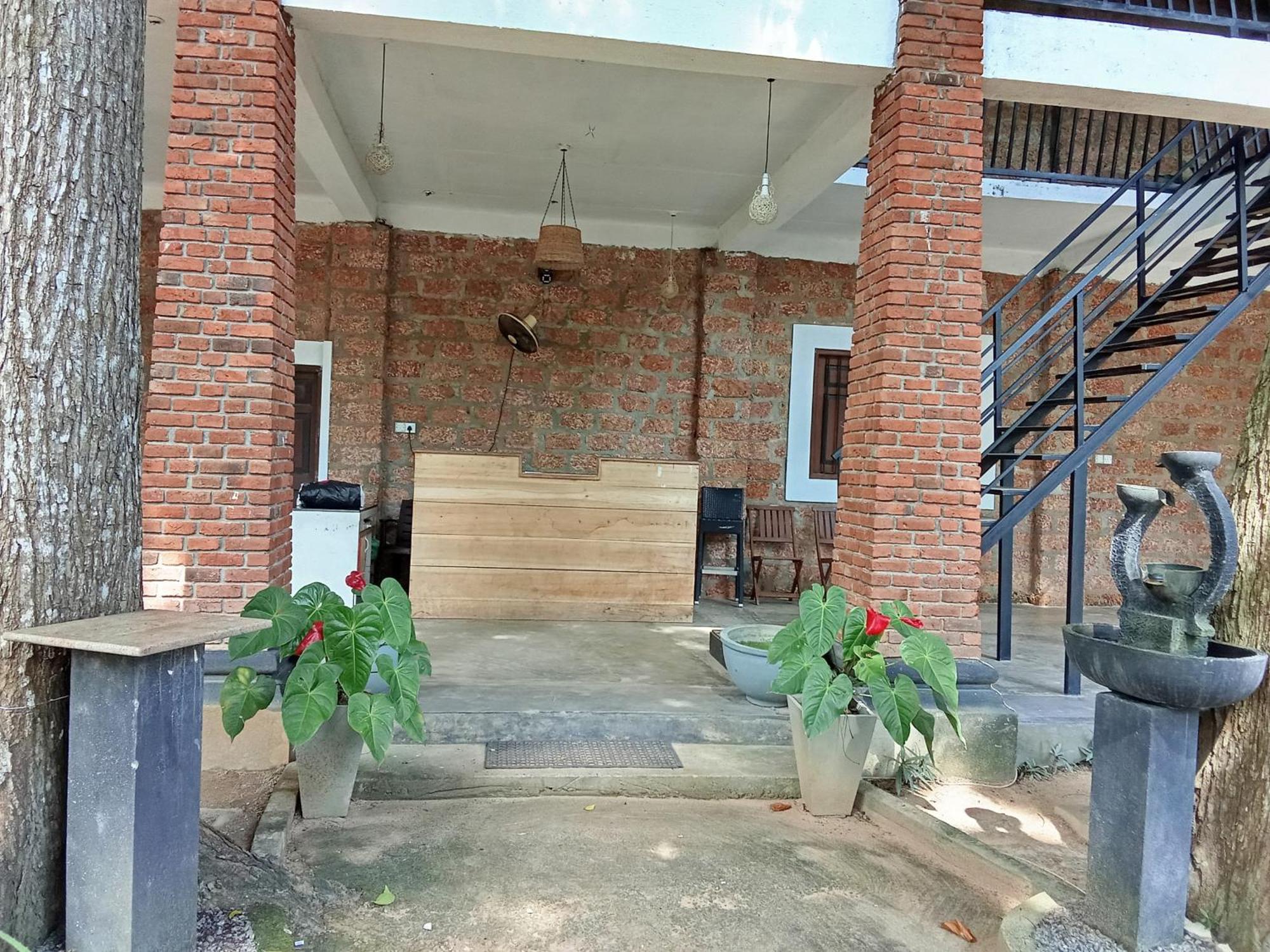 Lanka Bangla Inn Villas Restaurant & Travels Katunayaka Exterior foto